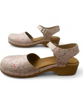 Floral clogs